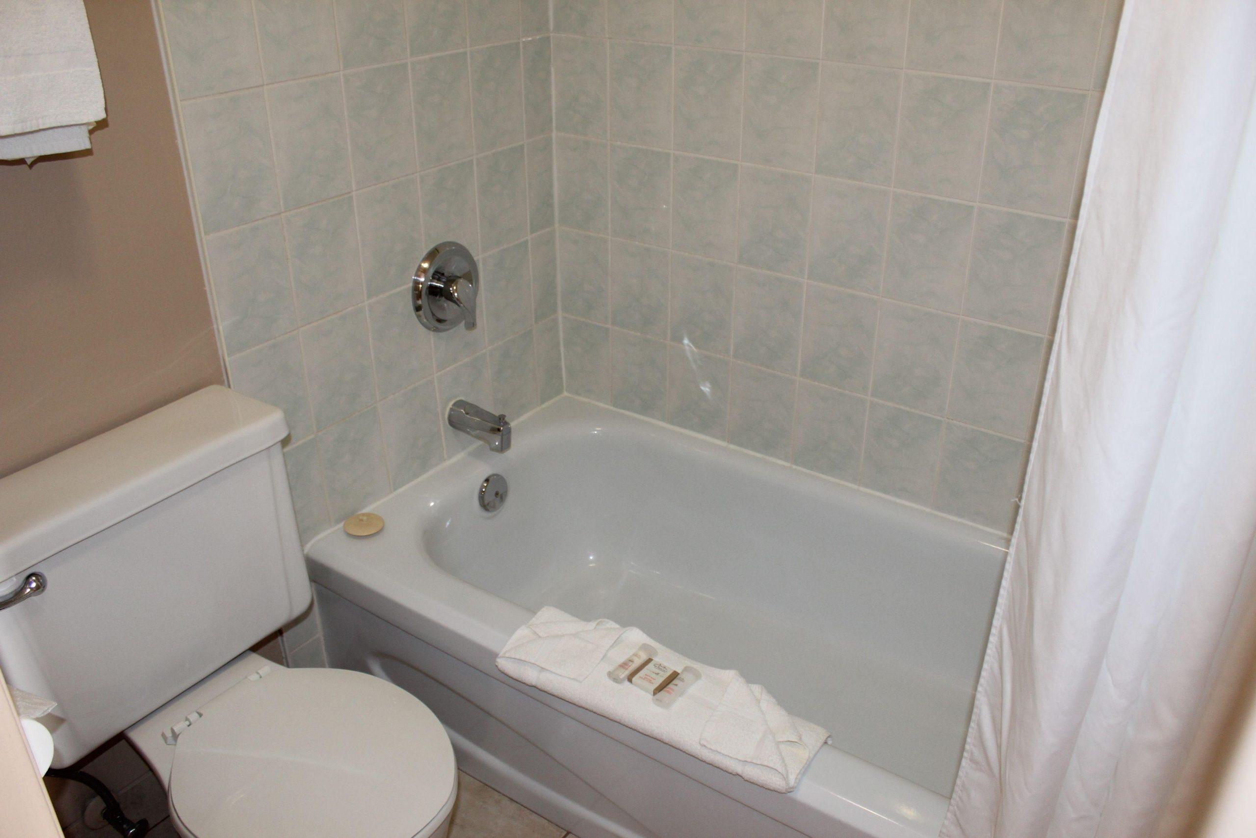 bathroom deer_park_inn